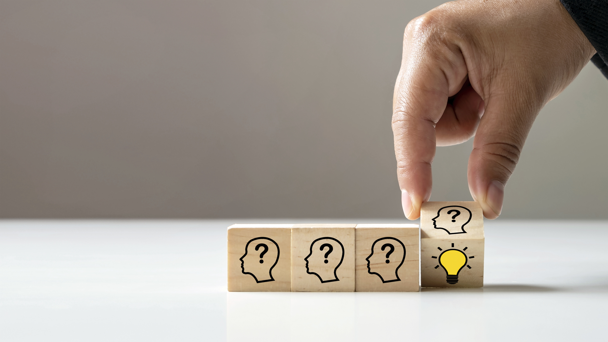 Recrutement 2026 : Comment structurer vos entretiens pour éliminer les biais cognitifs et attirer les talents durables